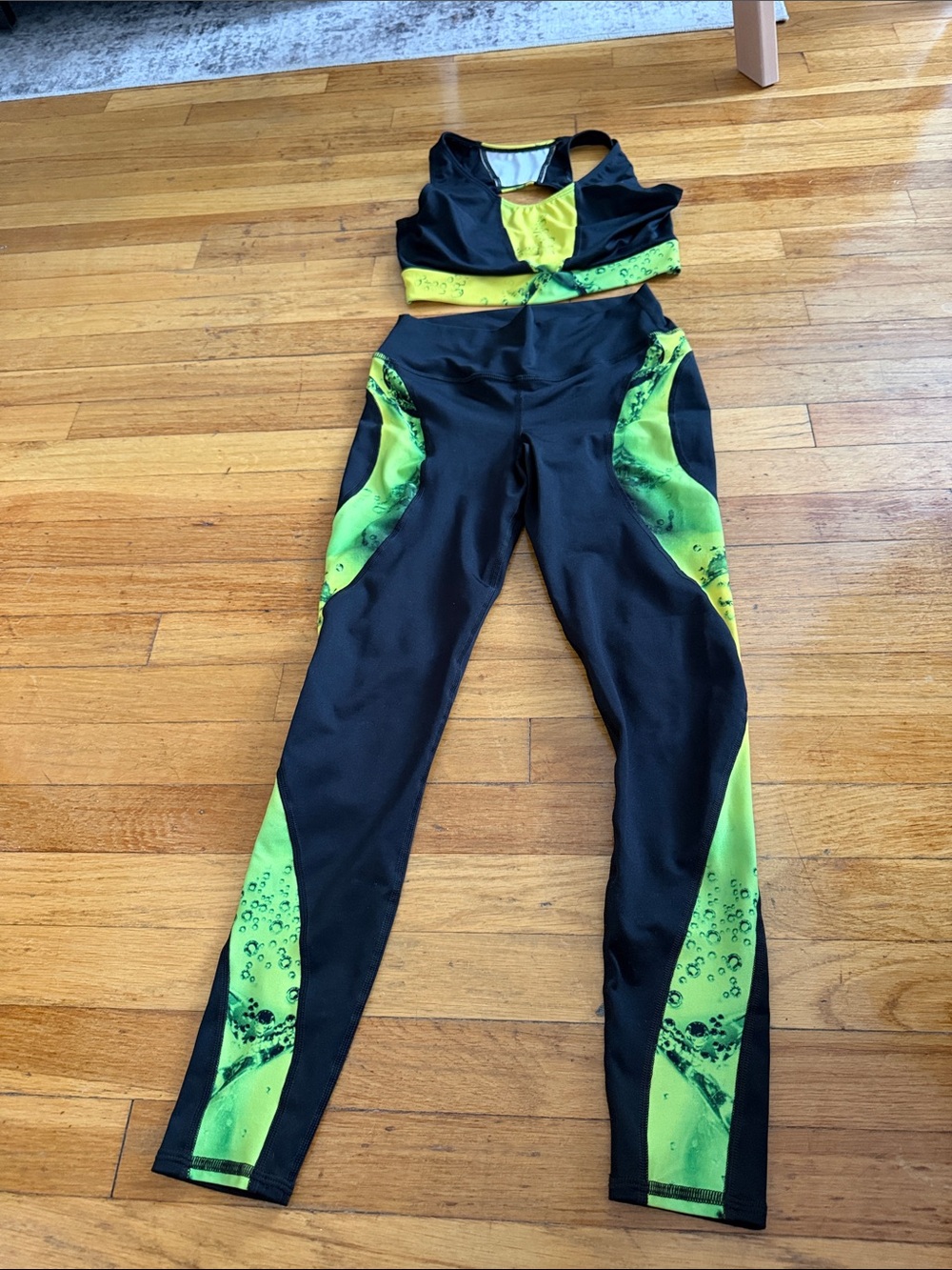 Women's Black & Neon Green Active Leggings and Sports Bra Set